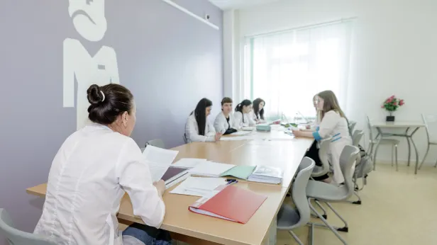 Инженеры и медики: топ-5 профессий для выпускников школ на Ямале