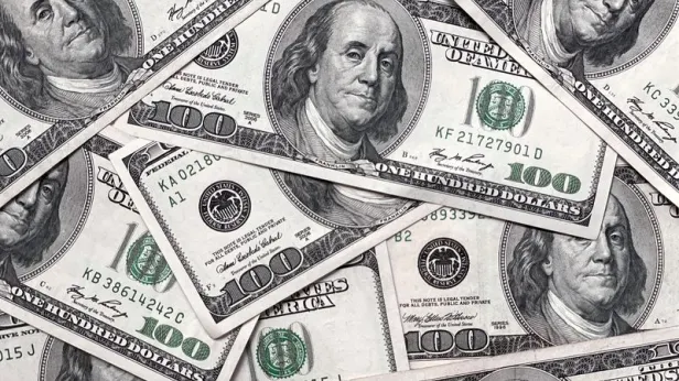 Специалист объяснил, какие доллары уже не получится обменять