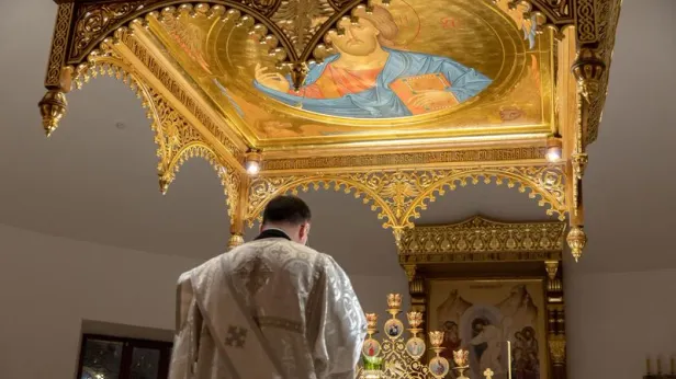 Священник объяснил, зачем в Великий четверг берут домой огонь из храма