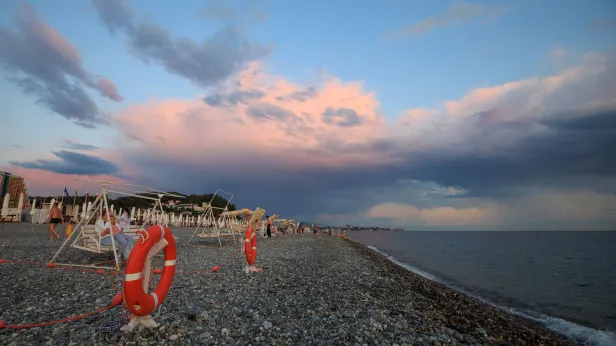 «Туристы не шарахнулись»: эксперты объяснили, опасно ли новое нефтяное пятно в Анапе