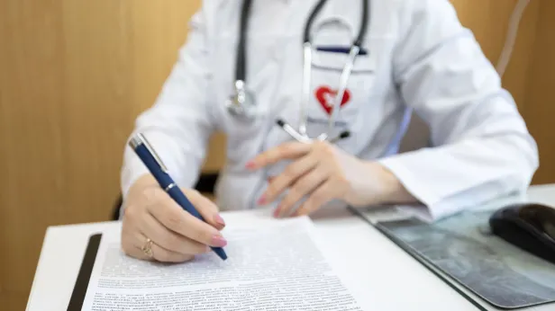 Ямальская акушерка спасла молодую девушку в опасном состоянии