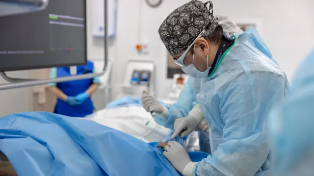 На Ямале врачи вернули пациенту подвижность руки после редкой травмы