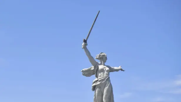 На Мамаевом кургане установили памятник ямальским героям