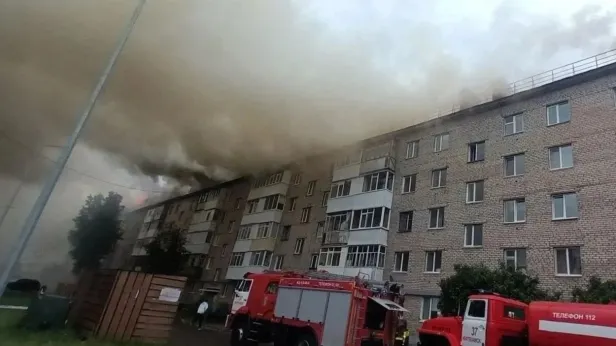 В башкирском Нефтекамске бригады МЧС спасли 15 человек из горящей пятиэтажки