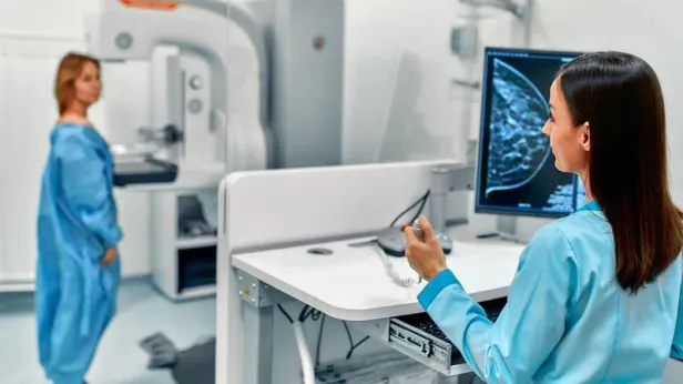 Следите за родинками: в Минздраве рассказали о первых признаках рака кожи