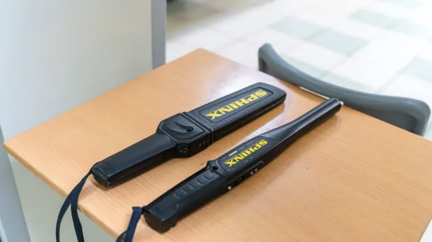 В Салехарде наградили сотрудниц охраны за предотвращение ЧП в школе