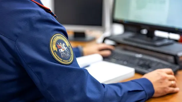 Бросил на пол и бил по голове: в Алтайском крае мужчина чуть не убил двухлетнего малыша