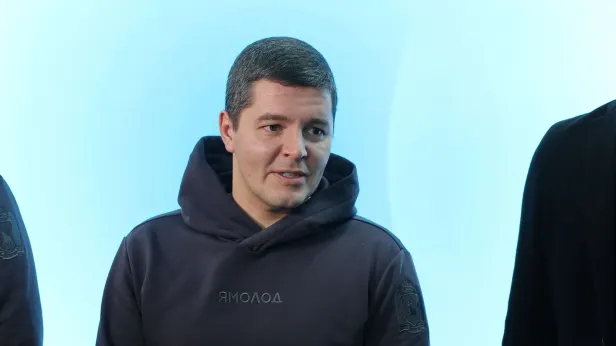 Глава ЯНАО осмотрел стройплощадки жилых домов, мерзлотника и автокомплекса