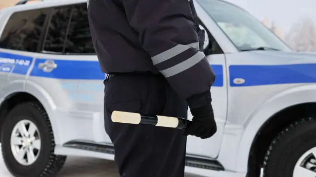 Инспекторы ДПС не дали замерзнуть ямальцу на празднике в Мужах