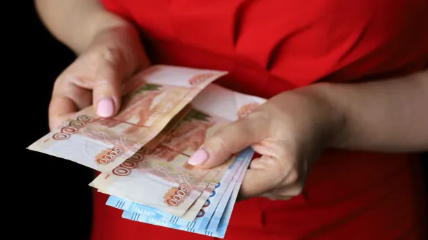 Россиянка через суд взыскала с химчистки 300 тысяч рублей за испорченное платье