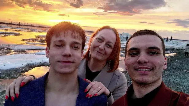 «Ставка на славянские корни»: яркая мама с Ямала бросила вызов «бежевым мамам»