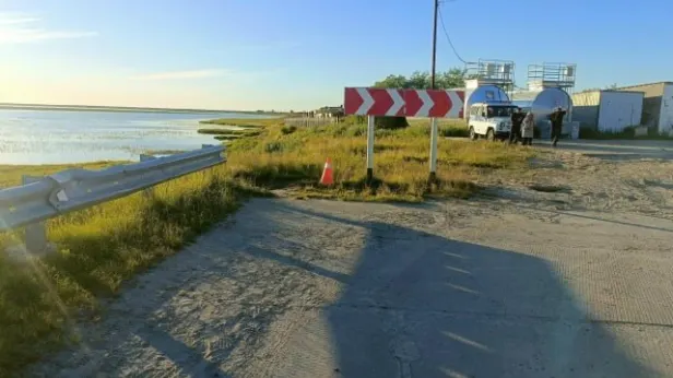 В Яр-Сале водитель питбайка не вошел в поворот и протаранил знак