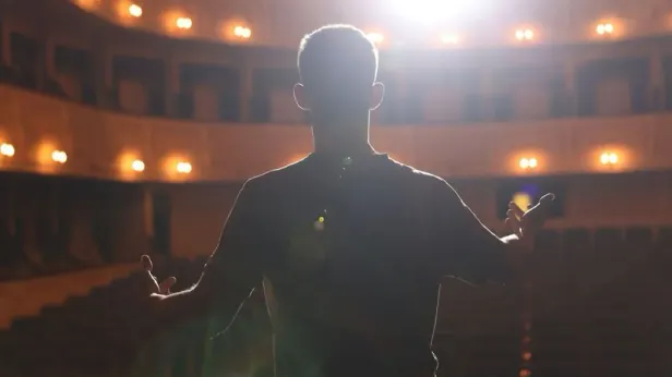 Мы не в магазине: идею Певцова о возврате денег зрителям спектаклей раскритиковали