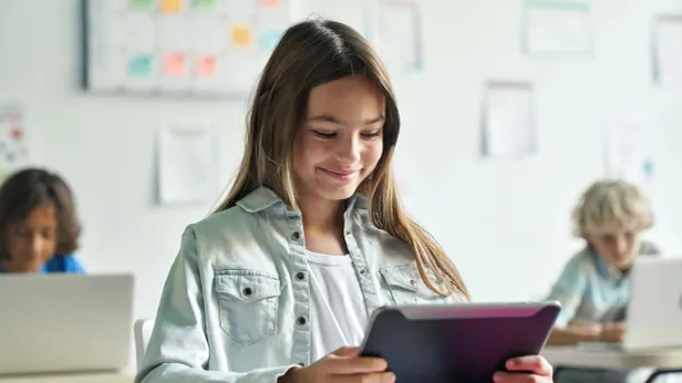 За год мошенники выманили 7 млрд рублей у российских детей через игры и соцсети