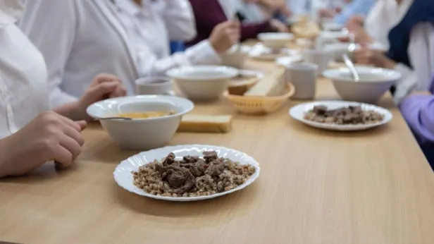 В школе Петербурга за неделю 96 человек слегли с острой кишечной инфекцией