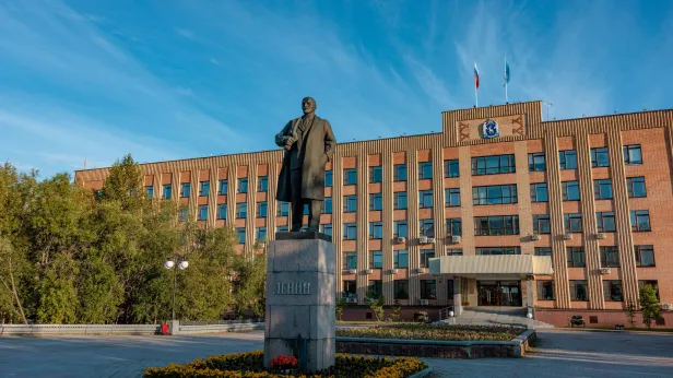 Кто такой Ленин: споры, мифы, мнения нейросети и историка