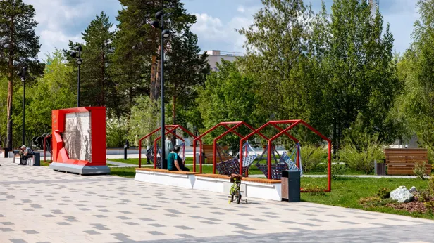 Центральные улицы Ноябрьска повторно обработали от насекомых