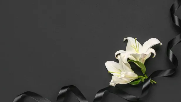 Сотни людей пришли на похороны убитой в Добрянке учительницы