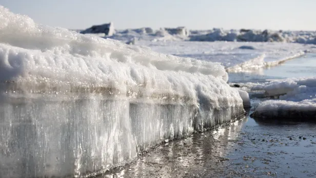 Ледоход на Оби уверенно идет к Салехарду