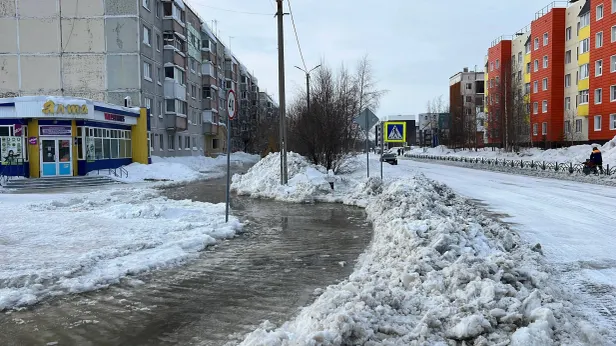 Коммунальщики ведут круглосуточную работу из-за прорыва трубы в Ноябрьске