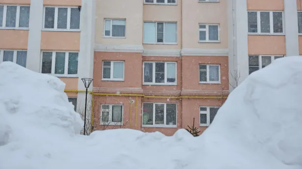 В Ноябрьске ветер повредил дома на Сибирской и Республики