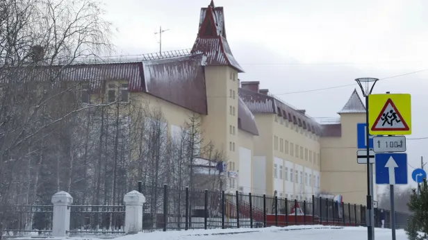 В Салехарде проверят школу после замыкания кабеля