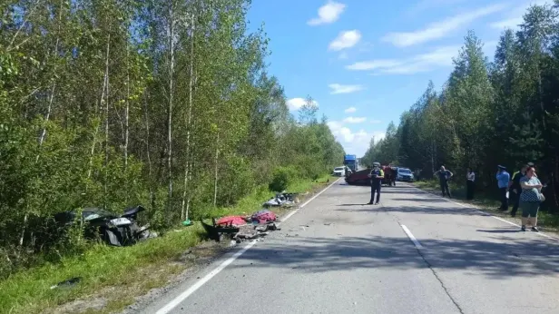 Прокуратура начала проверку после ДТП, в котором разбилась семья из Сургута
