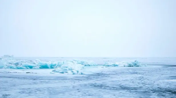 У берегов Крыма показали фото «айсберга» протяженностью семь километров