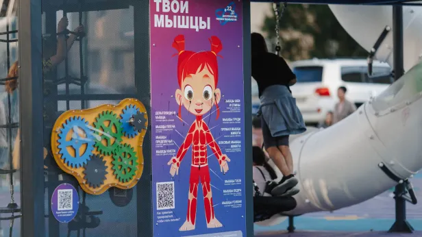 Наука с песочницы: на Ямале дети изучают физику и геометрию на детских площадках