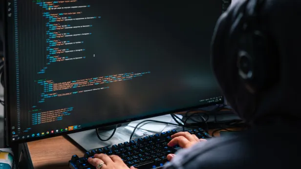 Ямальцев предупредили о мошеннической схеме с детскими рисунками