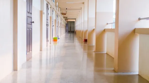 В Туапсе после атаки дронов отменили занятия в школах и закрыли детские сады