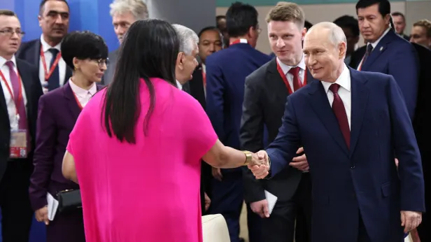 Экономика растет, изоляции не было: о чем говорил Путин на ПМЭФ