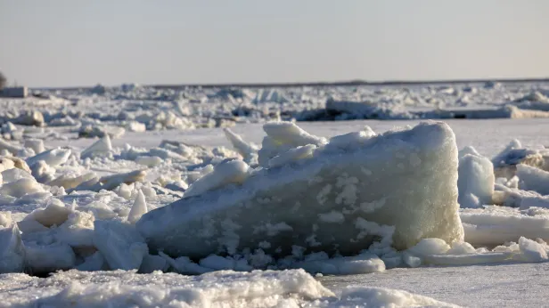 Ледоход начал движение к Ямалу