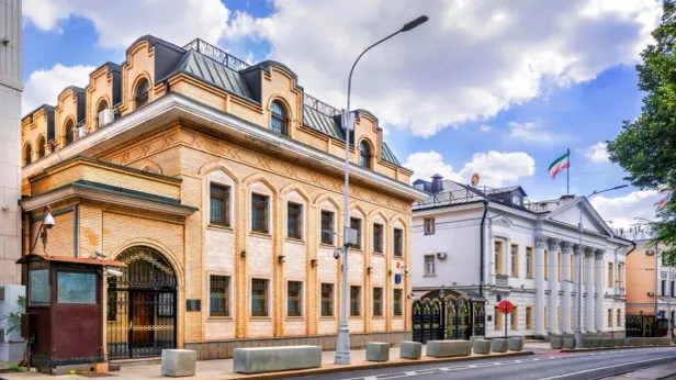 Стихийный мемориал появился у посольства Ирана в Москве