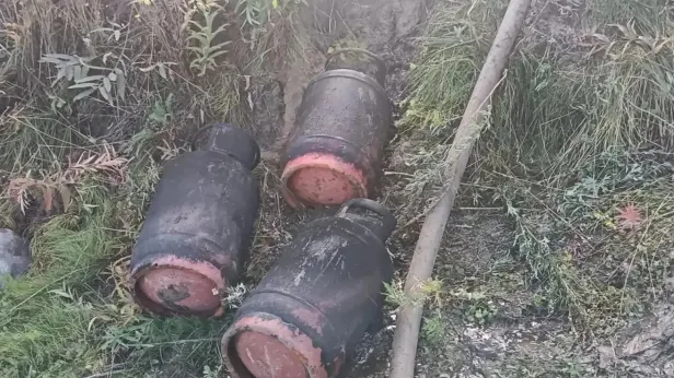 Из горящих гаражей в Лабытнанги успели вынести 16 газовых баллонов