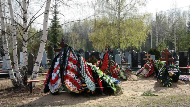 Не поливайте могилы алкоголем и не объедайтесь: как на Руси отмечали Радоницу