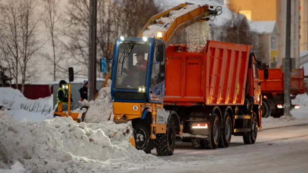 В Ноябрьске закрыли на сутки перегруженный снежный полигон