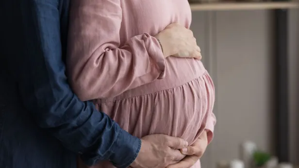 Родить в 45: чем опасна поздняя беременность
