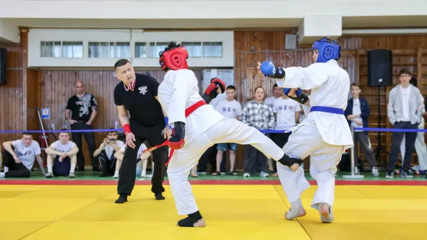 Тхэквондисты из Ноябрьска завоевали восемь медалей на турнире в Тюмени