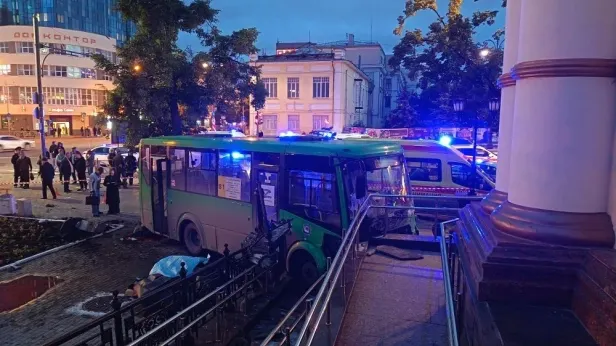 Автобус влетел в пешеходов в Екатеринбурге, среди погибших — ребенок: новые подробности