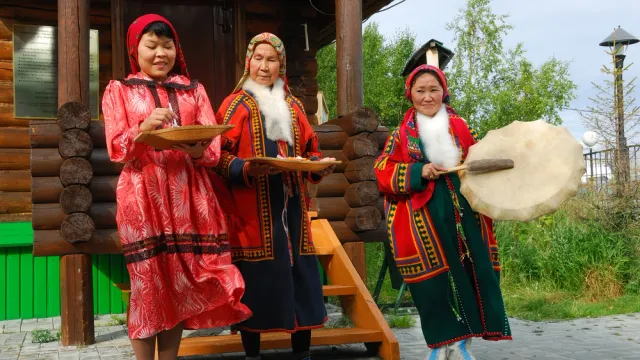 На фестивале национальных подворий в Салехарде будут песни, танцы и угощения. Фото: Oleg Znamenskiy / Shutterstock.com