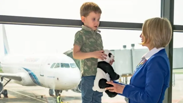 За юными пассажирами в полете присмотрят сотрудники авиакомпании. Фото: авиакомпания «Ямал», "ВКонтакте"