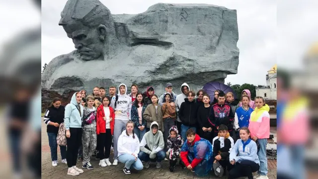 В Бресте школьники посетят памятные места, связанные с событиями Великой Отечественной войны. Фото: личная страница Дмитрия Артюхова, «ВКонтакте»