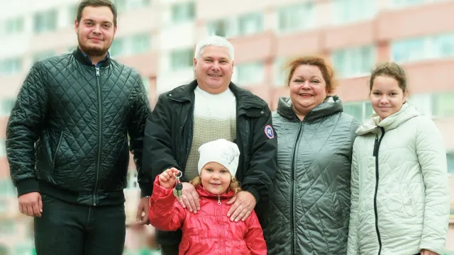 Новоселье в служебном жилье, кроме Литовченко, сегодня отпраздновали еще 11 семей новоуренгойских медиков. Фото: предоставлено пресс-службой губернатора ЯНАО