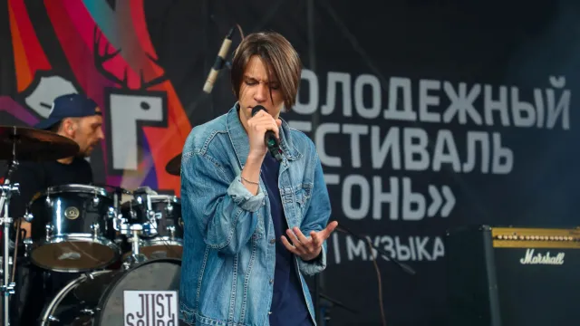 Даниил Мишуков покорил слушателей и жюри своим ярким талантом. Фото: vk.com/zharomskihdg