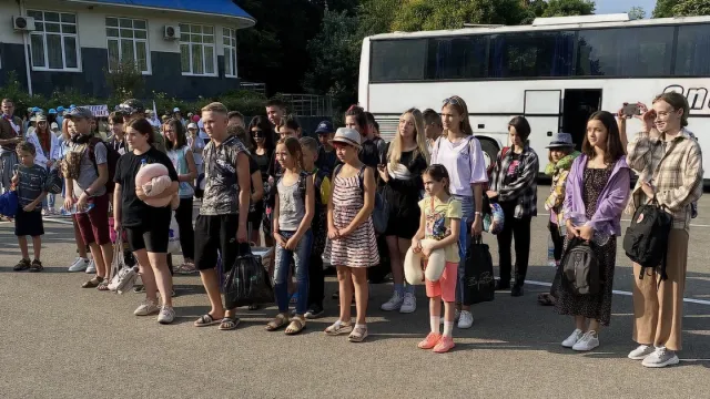 Из ДНР в оздоровительный лагерь в Краснодарском крае приехали 36 ребят. Фото: пресс-служба губернатора ЯНАО