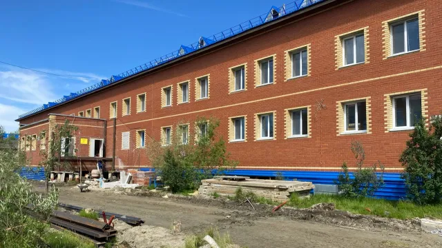 Пока ученики на каникулах - в зданиях школ идут ремонты. Фото: Анастасия Ульянова / КРАСНЫЙ СЕВЕР