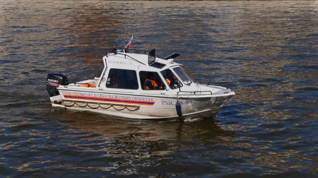Спасатели нашли тело одной из пассажирок лодки. Фото: aarrows / Shutterstock.com