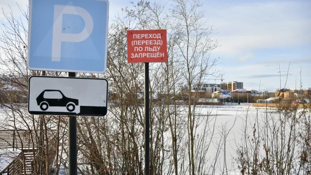 На опасных участках выставлены предупреждающие знаки. Фото: Андрей Ткачёв / "Ямал-Медиа"