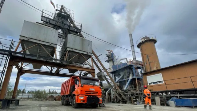 Предприятие выдает по 500 тонн качественных смесей за смену. Фото: предоставлено пресс-службой губернатора ЯНАО